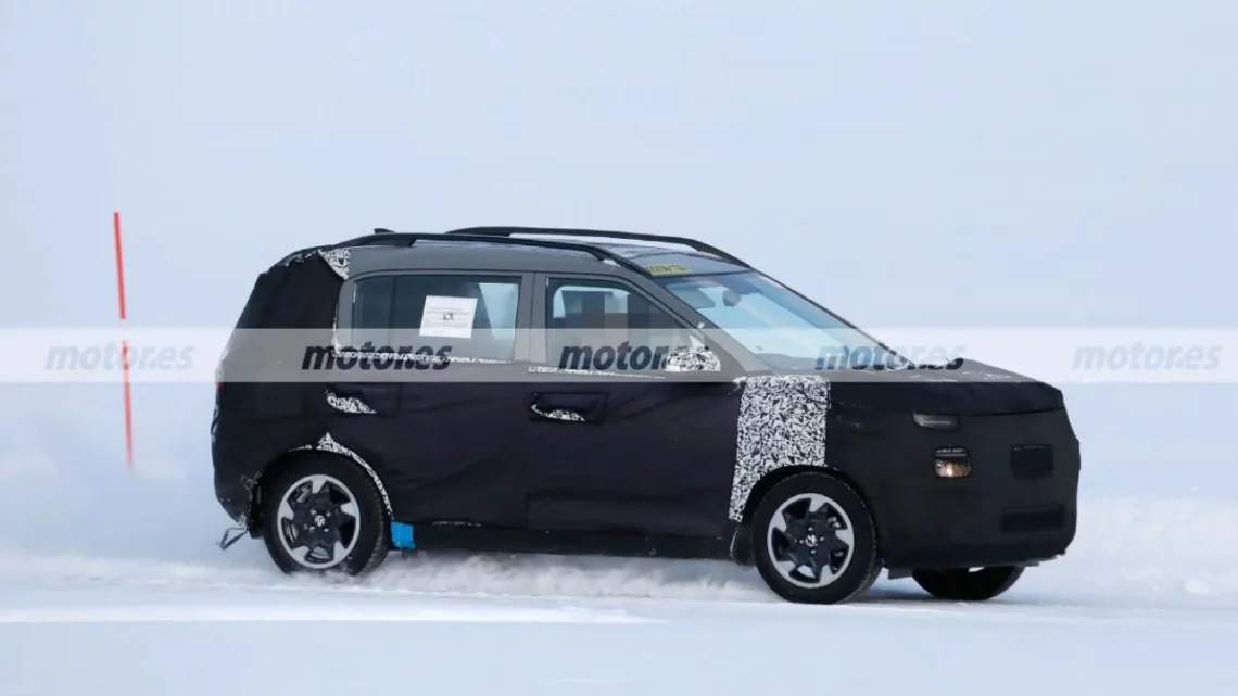 Hyundai EXTER spied testing in snow