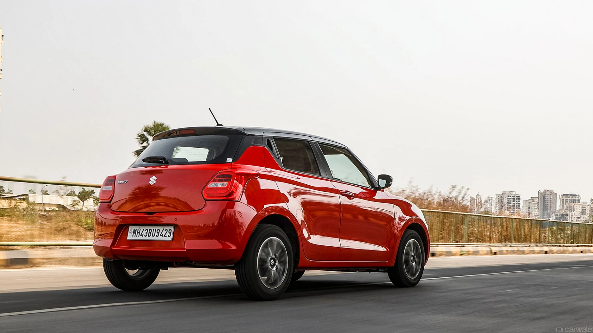 Maruti Swift is getting a discount of up to ₹ 65,000