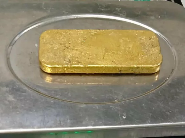 IGI Airport पर गिरफ्तार हुआ तस्कर, लाखों का सोना छिपाया था शातिर तरीके से