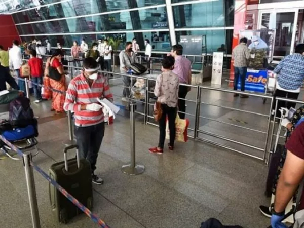 नकली पैन, आधार और पासपोर्ट का बनाकर विदेश भेजने वाला गिरफ्तार, IGI अधिकारियों ने किया खुलासा