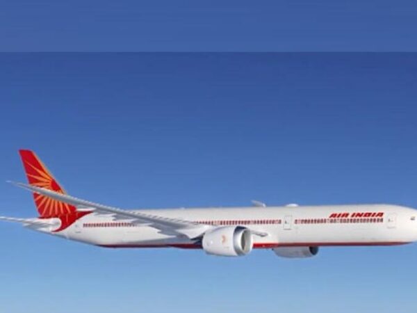 दुबई जाने के लिए Air India के बिजनेस क्लास में Ticket, फिर भी मिली टूटी हुई सीट, जताई नाराजगी