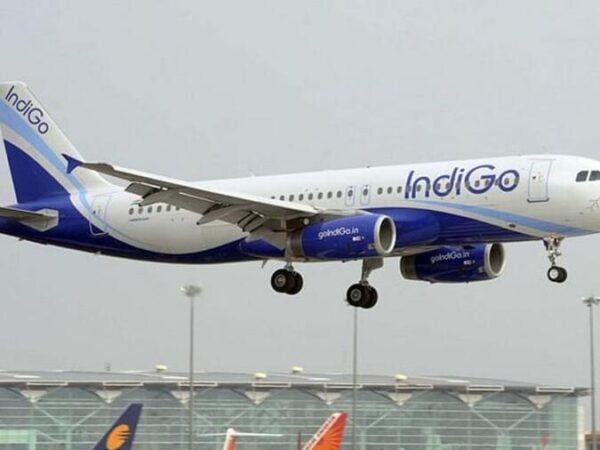 दुबई जाने वाली IndiGo और Air India की Flight को किया गया स्थगित, भारी बारिश के कारण तमाम सेवाएं की गई ठप