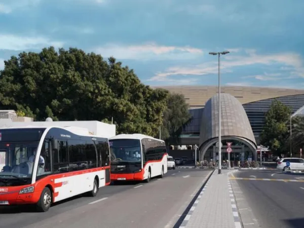 UAE : यात्रियों की परेशानी कम करने के लिए शुरू की गई  Free shuttle bus, RTA ने दिया अपडेट