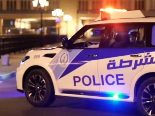 UAE : रास्ते पर मिला कीमती सामान तो तुरंत पुलिस अधिकारियों को पहुंचाया, ईमानदारी के लिए किया गया सम्मानित