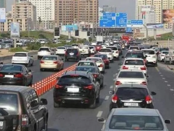 UAE : कार की जबरदस्त टक्कर के बाद मौके पर पहुंची टीम, गंभीर सड़क हादसे में गई युवक की जान