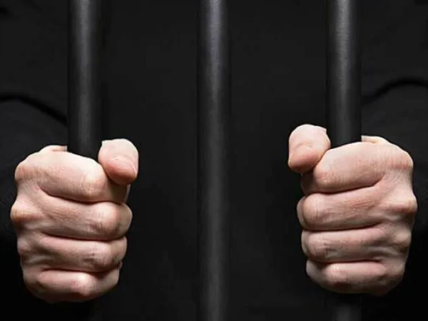 बहरीन : ग्राहक का रकम निजी फायदे के लिए इस्तेमाल करने वाले बैंक अधिकारी को हुई जेल और लाखों का लगाया गया जुर्माना