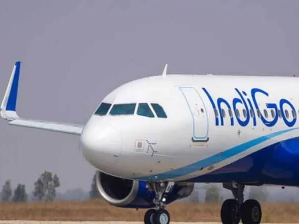 Airport पर लैंडिंग के दौरान फट गया IndiGo flight का टायर, 150 यात्रियों की जान अटकी मुश्किल में
