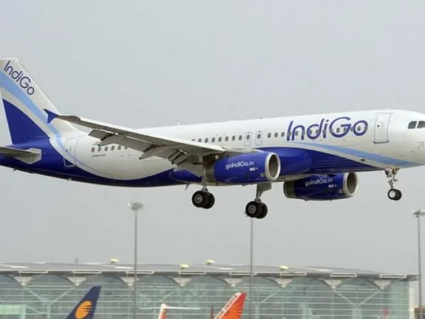 दिल्ली से बंगाल जा रही Flight हुई दो घंटे लेट, तकनीकी खराबी के कारण यात्रियों को हुई दिक्कत