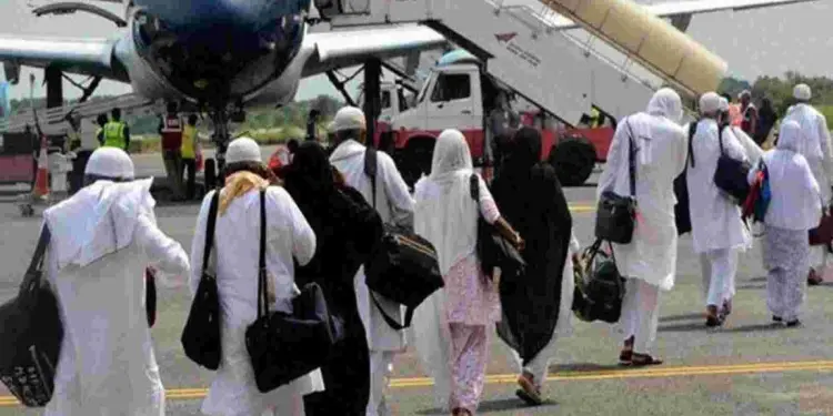 सऊदी अरब में फंसे ईरानी हज यात्रियों की वतन वापसी शुरू