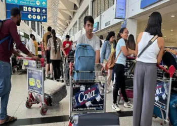 ईरान-इज़राइल तनाव के बीच UAE फ्लाइट रद्द या डायवर्ट होने पर क्या करें