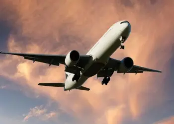 यूरोप जाने वाले हवाई किराए में आयी गिरावट, लेकिन फिर भी यात्रियों की संख्या में आयी गिरावट