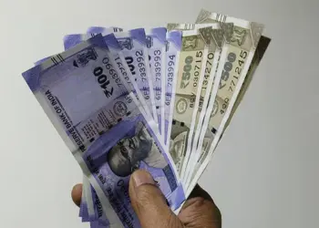 सऊदी अरब और यूएई से भारत में क्यों आ रहा है इतना पैसा