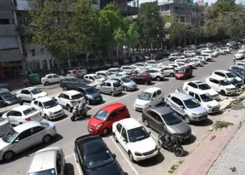 अबू धाबी में वैलेट पार्किंग के लिए नए नियम लागू, अब लाइसेंस हुआ जरूरी