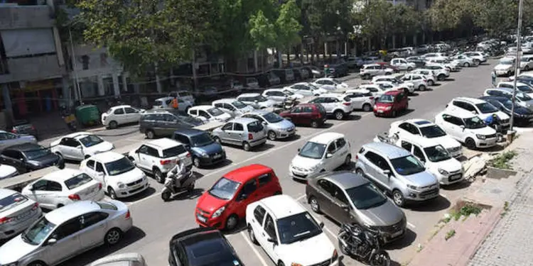 अबू धाबी में वैलेट पार्किंग के लिए नए नियम लागू, अब लाइसेंस हुआ जरूरी