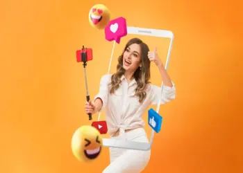 UAE में अब सोशल मीडिया इन्फ्लुएंसर और कंटेंट क्रिएटर्स के लिए बिजनेस लाइसेंस जरूरी