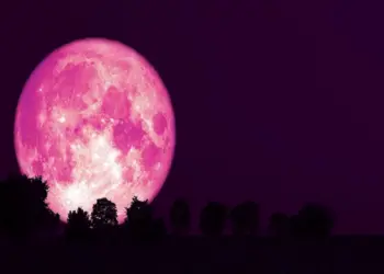 बुधवार की रात UAE के आसमान दिखेगा स्टॉबेरी मून, अगली बार 2043 में देखने को मिलेगा नजारा