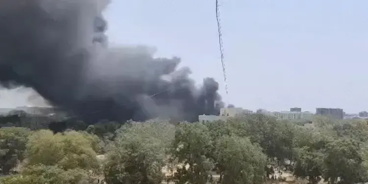 लंदन जा रहे एयर इंडिया प्लेन का अहमदाबाद में भीषण एक्सीडेंट, एयरपोर्ट के सारे रास्ते किए गए बंद