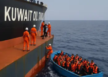 कुवैती ऑयल टैंकर ने भूमध्य सागर में 40 शरणार्थियों की जान बचाकर पेश की मानवता की मिसाल