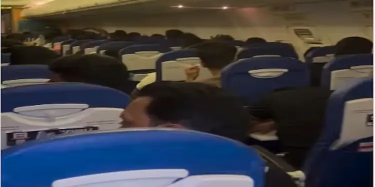 दुबई में AIR INDIA की फ्लाइट 5 घंटे लेट, ना एसी, ना पानी ना मिली मदद, फूटा यात्रियों का गुस्सा
