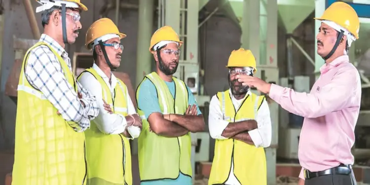 दुबई में कामगारों को गर्मियों में मिलेगा फ्लेक्सिबल वर्किंग ऑवर्स