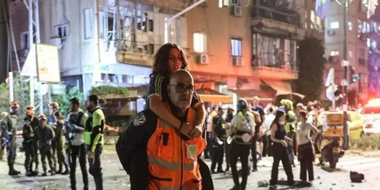 इजरायल-ईरान तनाव के बीच मध्यपूर्व में एयरपोर्ट हुए बंद, हवाई क्षेत्र ठप