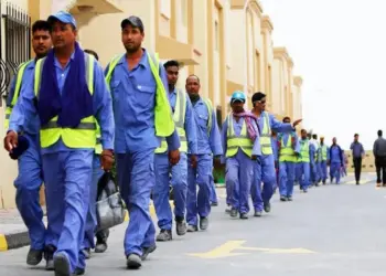 कुवैत ने दो महीनों में 6,300 प्रवासियों को रेजीडेंसी और श्रम कानूनों के उल्लंघन पर देश से निकाला