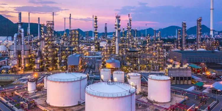 सऊदी अरब ने चार महीनों के उच्चतम स्तर पर बढ़ाई तेल की कीमत