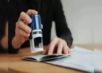 कुवैत छोड़ने से पहले प्रवासियों को नए एग्ज़िट नियमों के बारे में क्या जानना है ज़रूरी