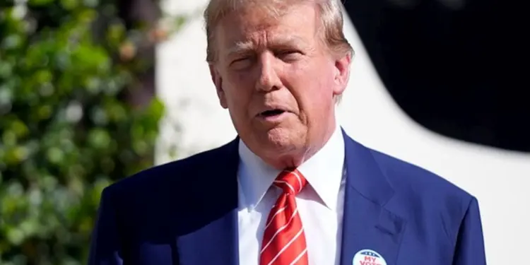 ट्रंप ने क़तर के पीएम के साथ किया प्राइवेट डिनर, बहरीन के क्राउन प्रिंस से भी की मुलाकात