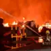 कुवैत के स्क्रैप यार्ड में लगी भीषण आग, तेज गर्मी और हवाओं ने बढ़ा दी मुश्किलें