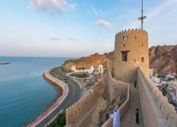 ओमान में रहने वाले प्रवासियों को UAE टूरिस्ट वीज़ा के लिए होटल और रिटर्न फ्लाइट बुकिंग दिखाना ज़रूरी