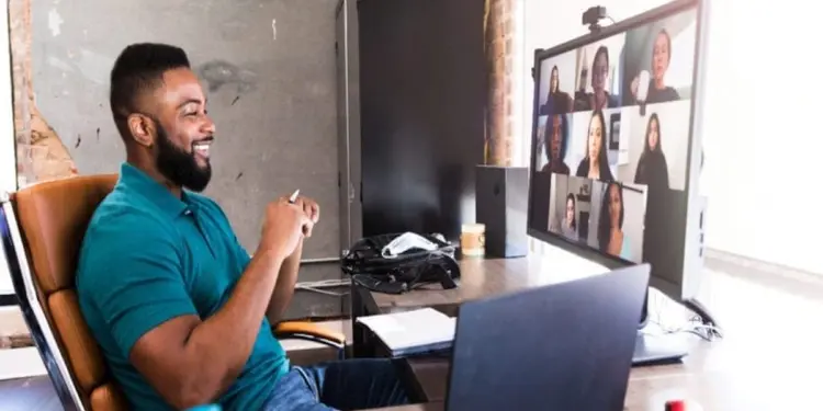 यूएई का नया रिमोट वर्क सिस्टम बन रहा है दुनिया भर के प्रोफेशनल्स के लिए सुनहरा मौका