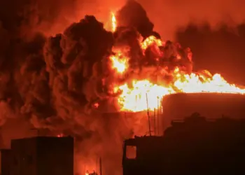 इज़राइली सेना का यमन पर हमला, होदेइदा बंदरगाह को बनाया निशाना