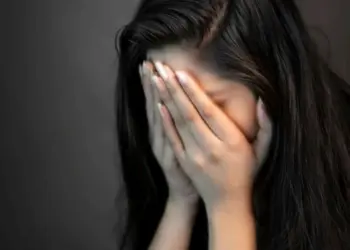 दुबई में रहने वाली भारतीय लड़की ने बताया कड़वा सच, नौकरी के नाम पर होता है शोषण, जॉब चाहिए तो मेकअप करो और स्किन दिखाओ