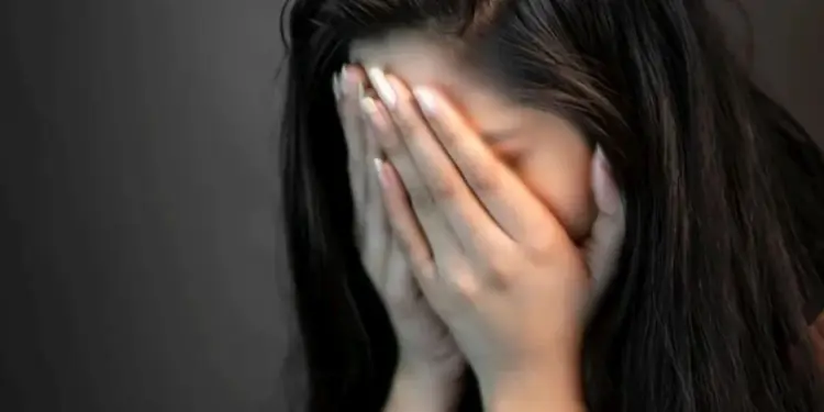 दुबई में रहने वाली भारतीय लड़की ने बताया कड़वा सच, नौकरी के नाम पर होता है शोषण, जॉब चाहिए तो मेकअप करो और स्किन दिखाओ