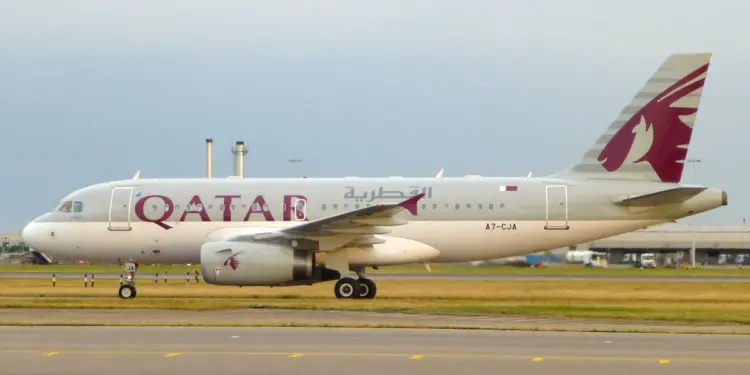 कतर एयरवेज पर गंभीर आरोप, महिला पैसेंजर के साथ शारीरिक गोपनीयता के उल्लंघन का मामला