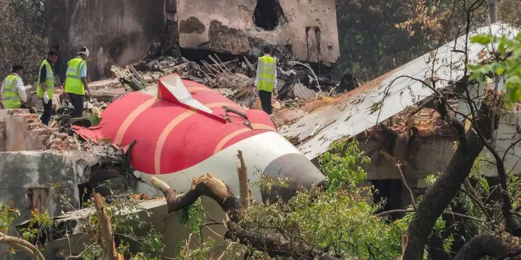 अहमदाबाद प्लेन क्रैश के बाद अचानक बीमार हुए 112 पायलट, सरकार, सरकार ने संसद में दी जानकारी