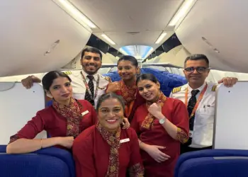 हजारों फीट की ऊंचाई पर मस्कट से भारत आ रही एयर इंडिया की फ्लाइट में महिला ने दिया बच्चे को जन्म