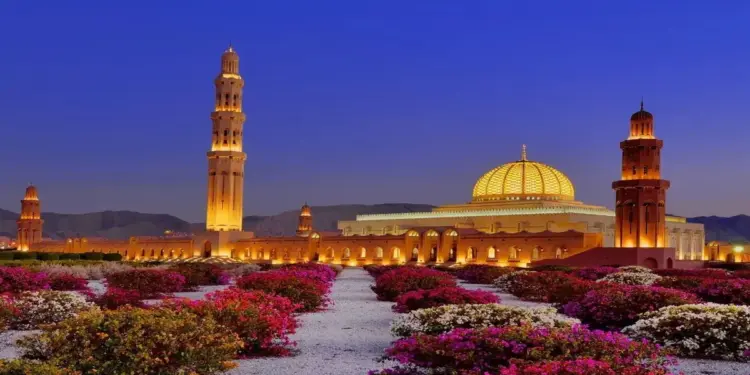 ओमान में नया श्रम कानून लागू, बोनस देने से इनकार करने पर नियोक्ता को लगेगा जुर्माना