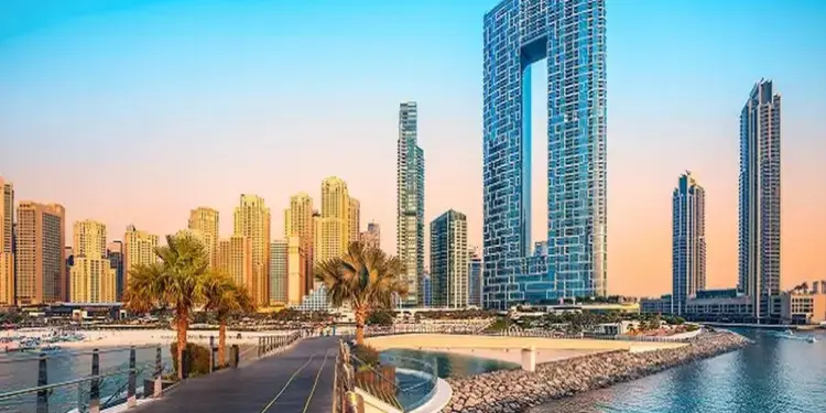 दुबई सरकार की सख्ती से संकट में फंसे प्रवासी मजदूर, सस्ते मकानों की तलाश में दर-दर भटकने को मजबूर