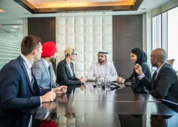 UAE में नौकरी के तौर-तरीकों में हुआ बदलाव, बदली वेतन और कार्यशैली की नीति