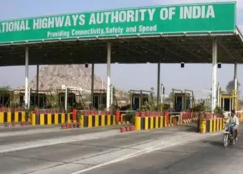 FASTag यूज़र्स के लिए बड़ी खुशखबरी, 15 अगस्त से मात्र 3,000 रुपए में मिलेगा 1 साल का टोल पास, टोल पर होगी 70 प्रतिशत तक की बचत