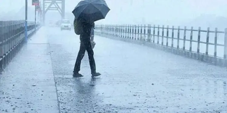 यूएई में भारी बारिश, पानी बढ़ाने का मिशन जारी