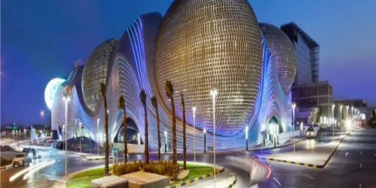 कुवैत ने फैमिली विजिट वीज़ा के नियमों में परिवर्तन कर विदेशी निवासियों के लिए न्यूनतम वेतन आवश्यकताओं को समाप्त किया और यात्रा के नियमों में अधिक खुलापन प्रदान किया