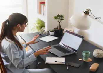 साल 2025 में वर्क फ्रॉम होम के लिए  टॉप 10 डिजिटल नोमैड देशों की सूची, लाइफस्टाइल, टैक्स और वीजा विकल्पों का संतुलन