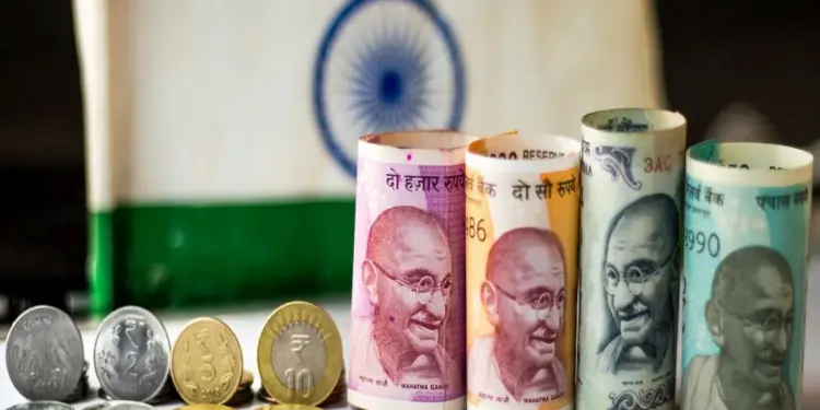 जानते हैं देश के बड़े-बड़े बैंकों में खाता चालू रखने के लिए न्यूनतम बैलेंस कितना होना चाहिए