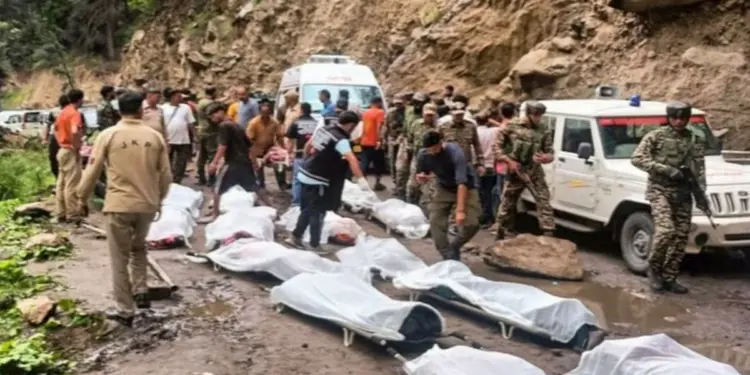 जम्मू-कश्मीर के किश्तवाड़ में बादल फटने से भारी तबाही, अभी तक लापता लोगों और शवों की तलाश जारी