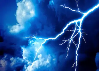 सऊदी के अबहा में आकाशीय बिजली गिरने से मां-बेटी की मौत