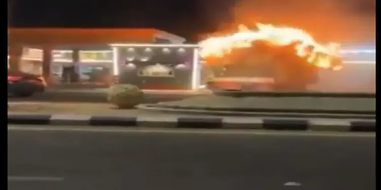 सऊदी के युवक ने पेश की बहादुरी की मिसाल, जलते ट्रक को दूर ले जाकर सैकड़ों लोगों की जान बचाई