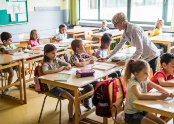 यूएई की स्कूलों में बच्चों का आकलन अब सालभर के प्रदर्शन के आधार पर होगा